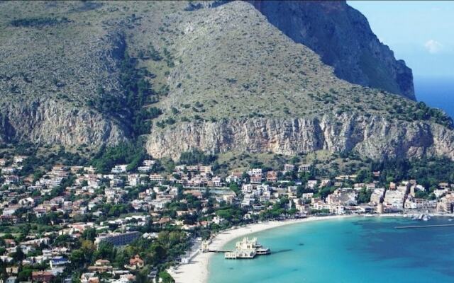 Mondello Beach Rooms