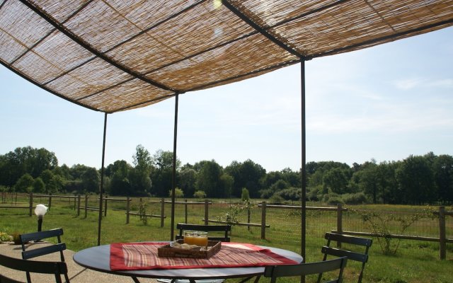 Fine Holiday Home in the Surroundings of Vitry-aux-loges Near Large Swimming Lake