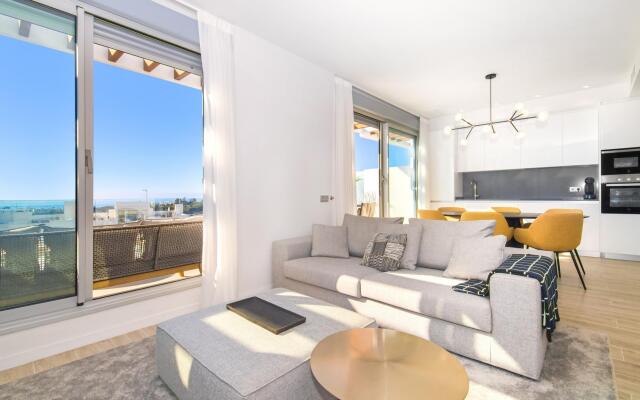 LM352B- Spacious family penthouse with sea view