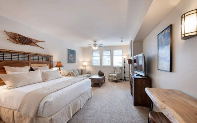 Premium Unit 4643- Fraser Crossing/founders Pointe Condo