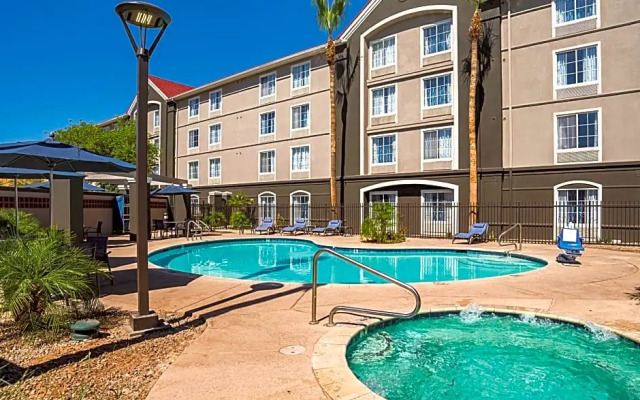 La Quinta Inn And Suites Phoenix Chandler