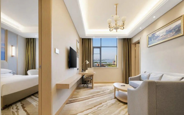 Vienna International Hotel (Wuhan Miaoshan Institute of Technology)