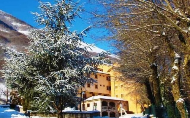 Leo Hotel