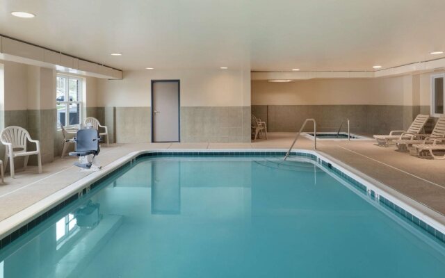 Country Inn & Suites by Radisson, Harrisonburg, VA