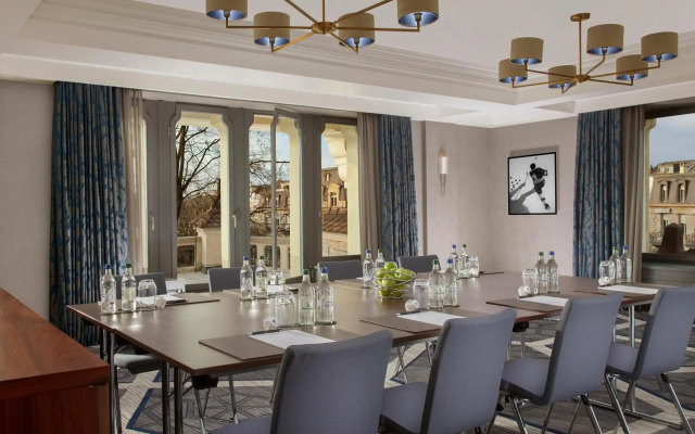 Royal Savoy Hotel & Spa