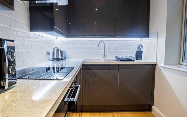 Contemporary One Bedroom Flat by Sojo Stay