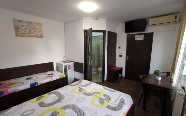 Joe Hostel