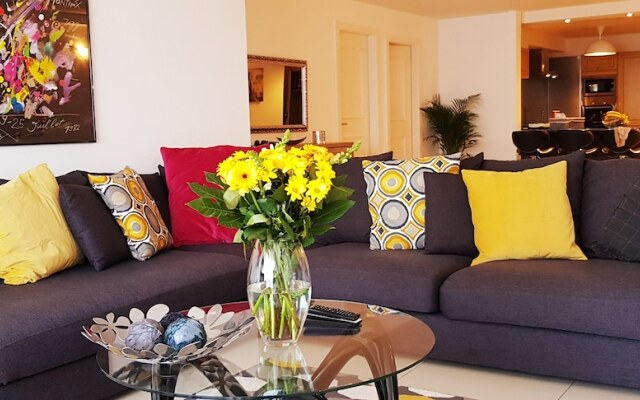 citycentre lake view apartment