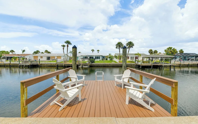 Private Pool w/ Canal Views: Apollo Beach Getaway