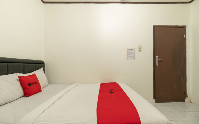 RedDoorz near Pondok Indah Water Park