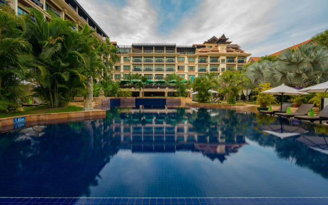 Angkor Miracle Reflection Club