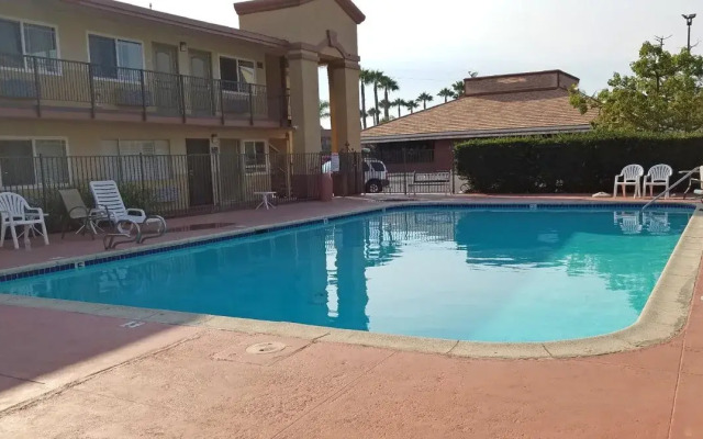 Americas Best Value Inn & Suites Escondido