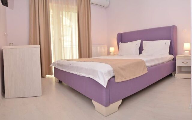 Mykonos Mamaia Boutique Villa Hostel