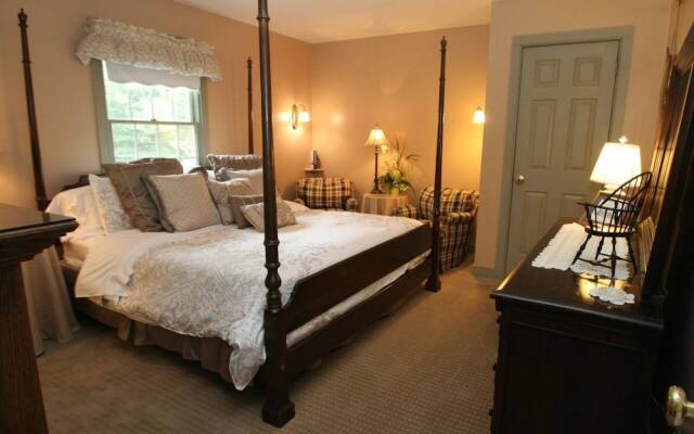 Pineapple Hill Inn Bed & Breakfast