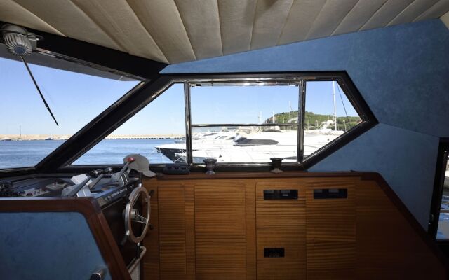 Blue III Yacht