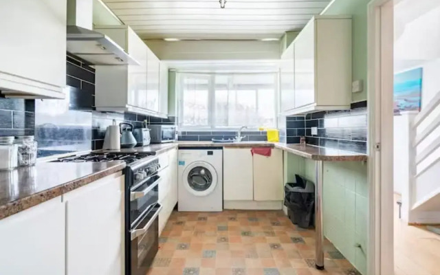 Luton Airport Guest House