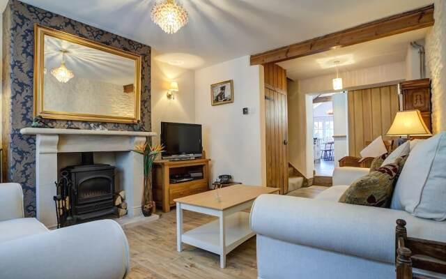 Aelia Cottage, Cirencester