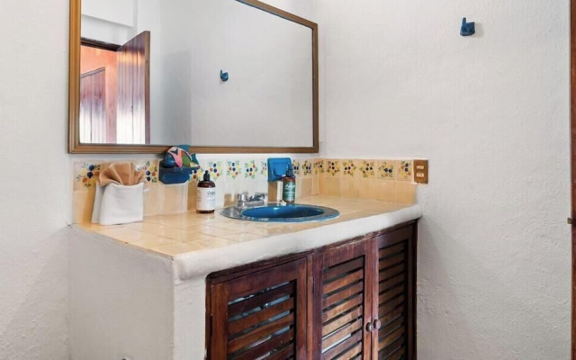 Ocean View 2Br Condo-balcony-beach-pool 710