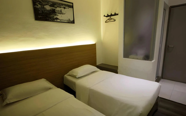 Place2Stay - Chinatown – Guest Rooms – Kuching