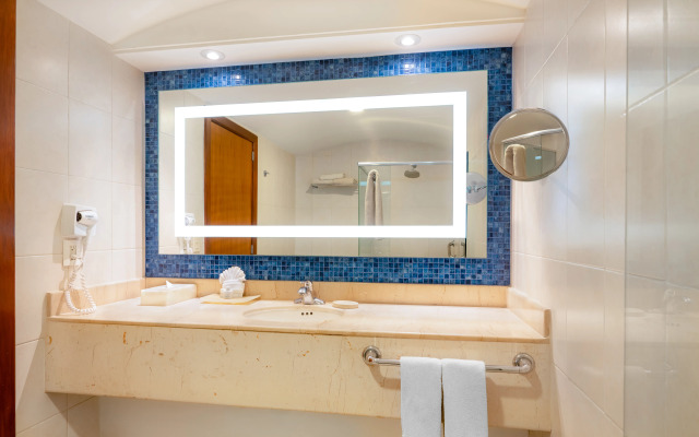 Отель GR Solaris Lighthouse Los Cabos