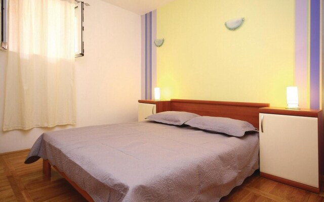 Nice Home in Skradin with Hot Tub, WiFi & 4 Bedrooms