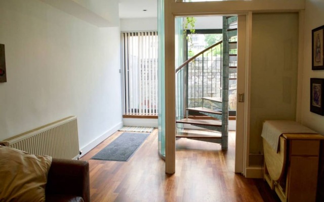 Stylish 1 Bedroom Edinburgh Mews House