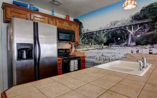 Gracelanda Ww C302 1 Bedroom Condo by RedAwning