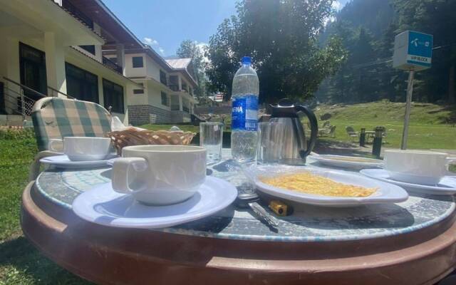 PinePark Lake Luxury Resort Naran