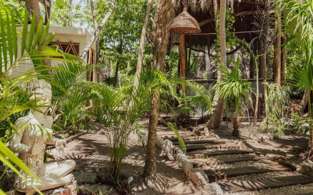Yaxchen Tulum Cabañas & Cenote