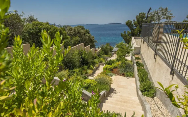 Modern Villa in Cres With Pool