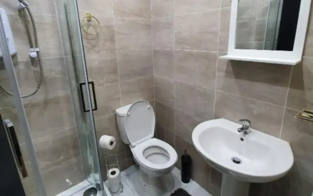 3 Bedrooms Apartments Near Town Center