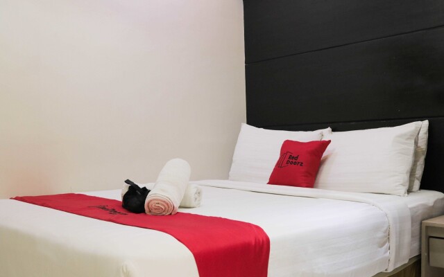 RedDoorz @ Grand Apartelle Hernan Cortes Cebu