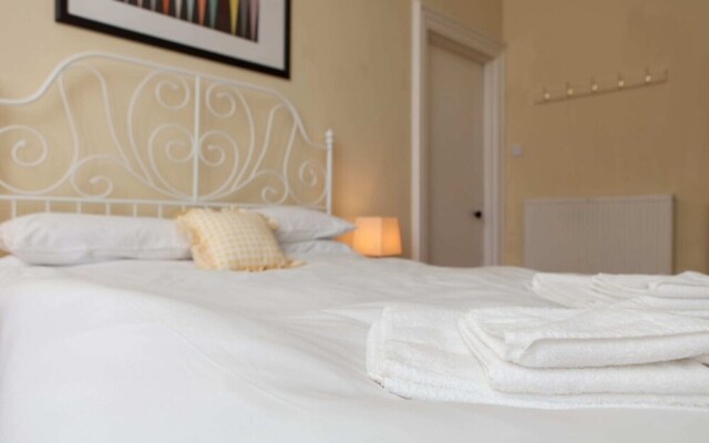 4 Bedroom Apartment Near The Meadows