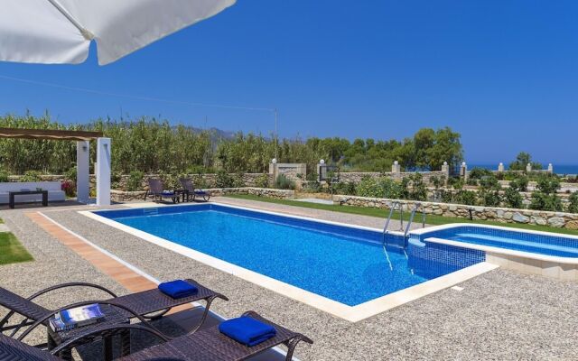 Emerald Villa 70m From the Beach