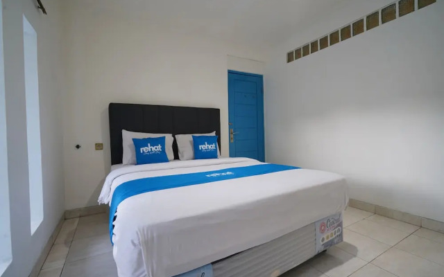 Rehat at Paskal Pelangi