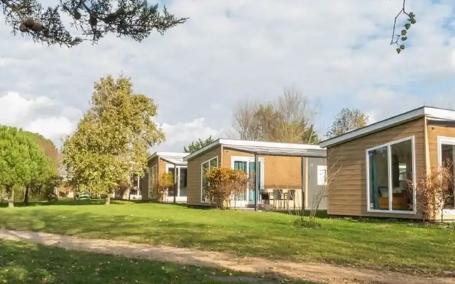 Cozy Chalet in Vrouwenpolder With Garden