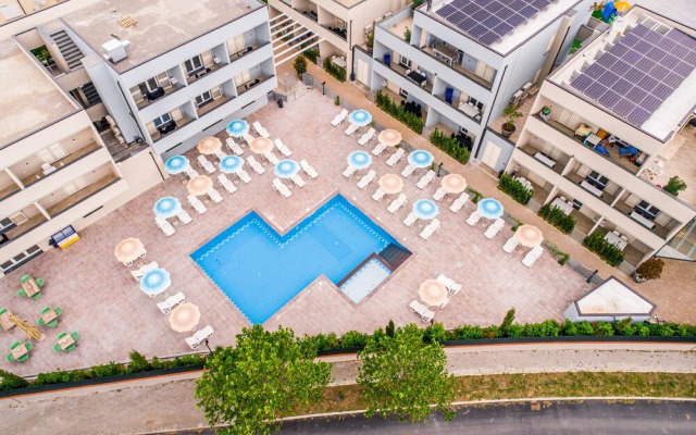 Golden Hotel & Apartments