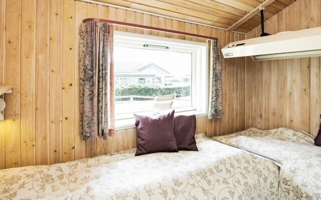 Modern Holiday Home in Millinge Near Sea