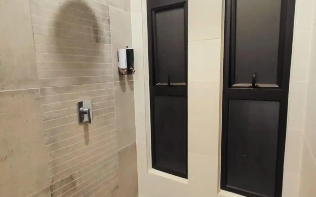 Quality Hotel & Suites Montreal East