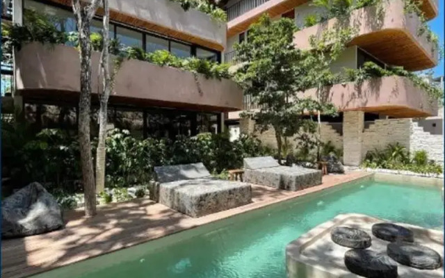 Zereno Luxury Boutique Hotel