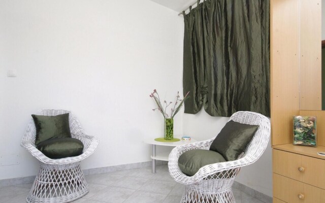 Nice Home in Kastel Stari With Wifi and 2 Bedrooms