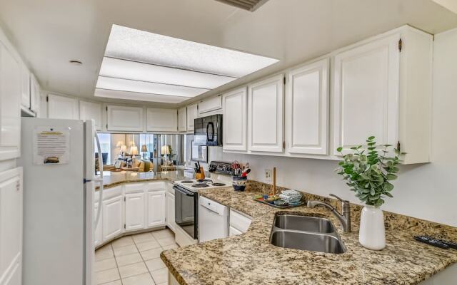 Inlet Reef 602 2 Bedroom Condo by RedAwning