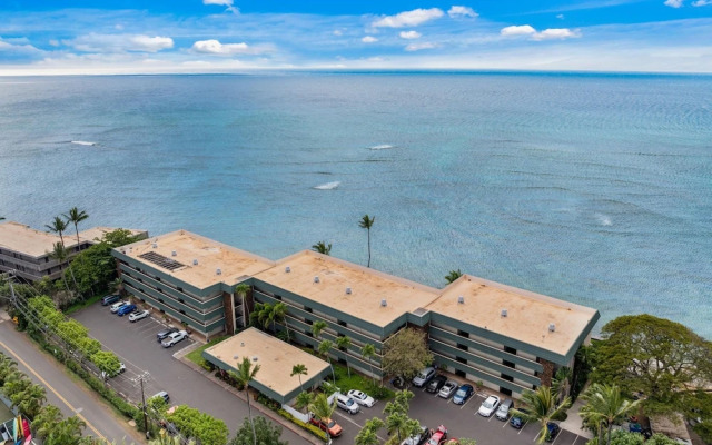 Kahana Reef 215 in Lahaina