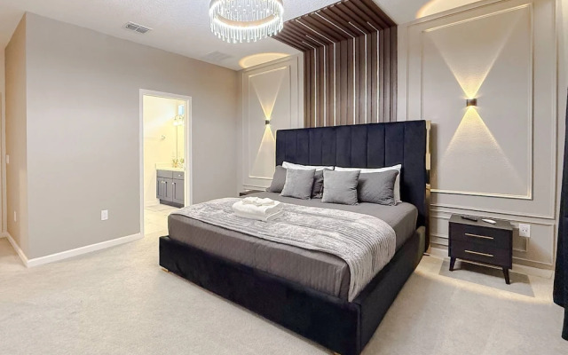 Sophisticated 9 Bedroom Close to Disney