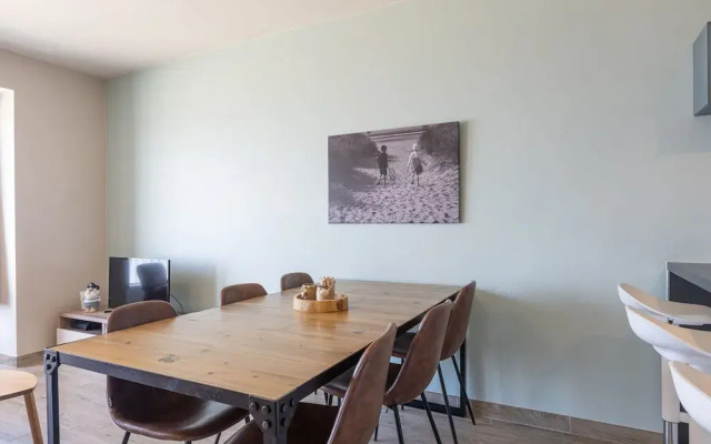 Modern Apartment With Frontal Sea-view