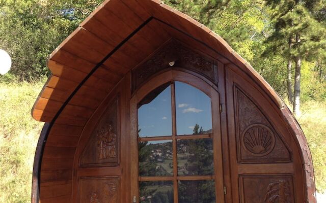 La Colline Aux Cabanes