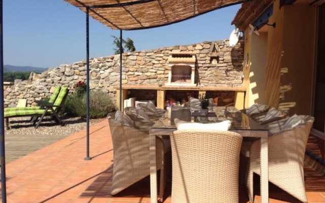 Spacious Villa With Private Swimming Pool in Marseillette