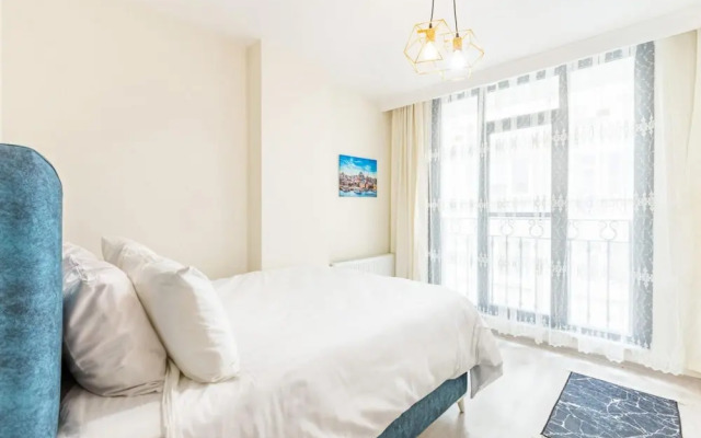 Central Apartment Near Cevahir Mall in Sisli