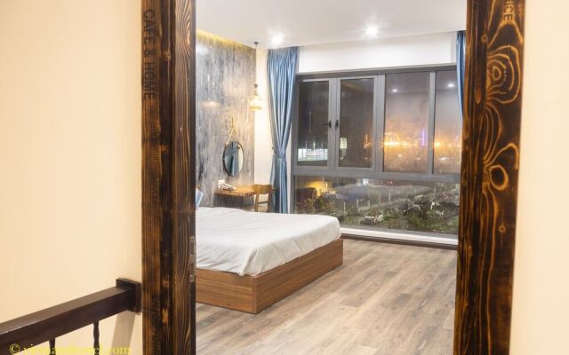 The Kouple by The Vietnam Hostel