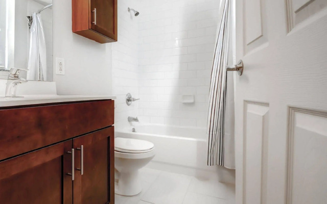 Global Luxury Suites at Tiverton Ave